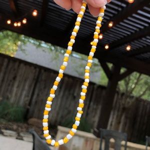 A yellow and white stretchy chocker.